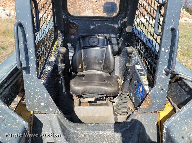 image for item MB9883 2013 John Deere 323D  tracked skid steer loader