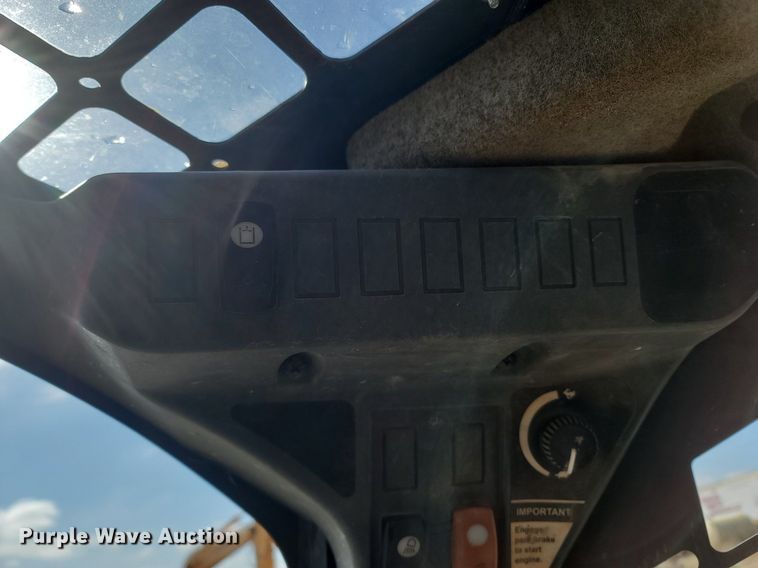 image for item MB9883 2013 John Deere 323D  tracked skid steer loader