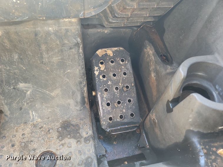 image for item MB9883 2013 John Deere 323D  tracked skid steer loader