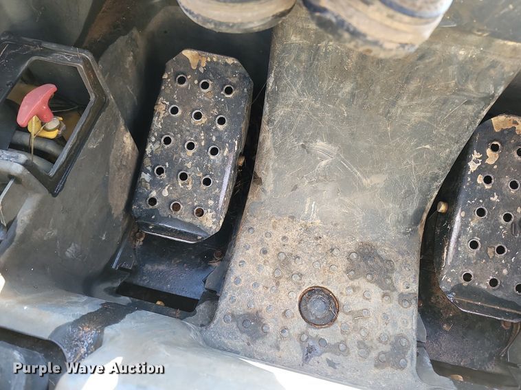 image for item MB9883 2013 John Deere 323D  tracked skid steer loader