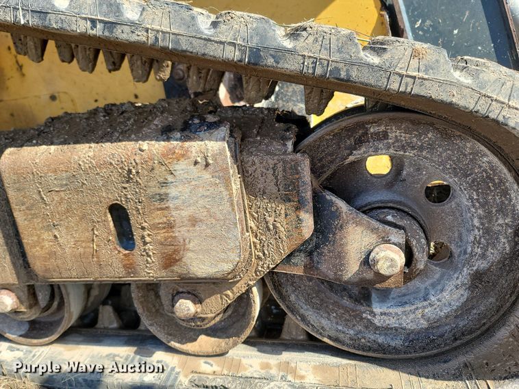 image for item MB9883 2013 John Deere 323D  tracked skid steer loader