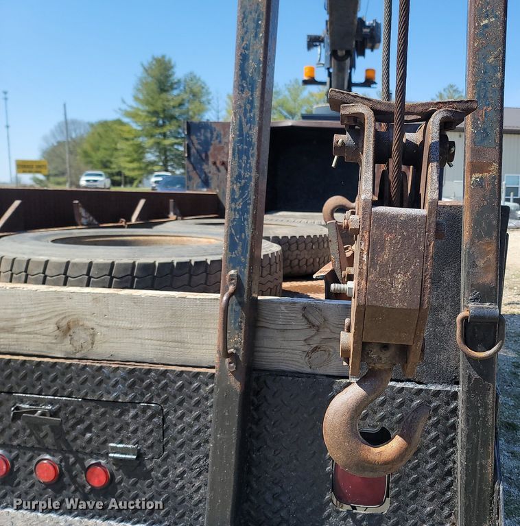 image for item MB9886 1990 GMC TopKick C6000  crane truck