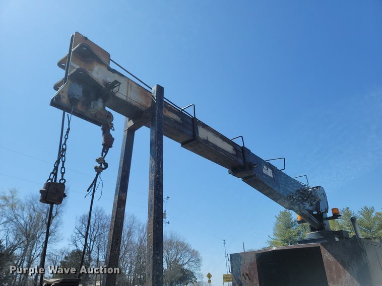 image for item MB9886 1990 GMC TopKick C6000  crane truck