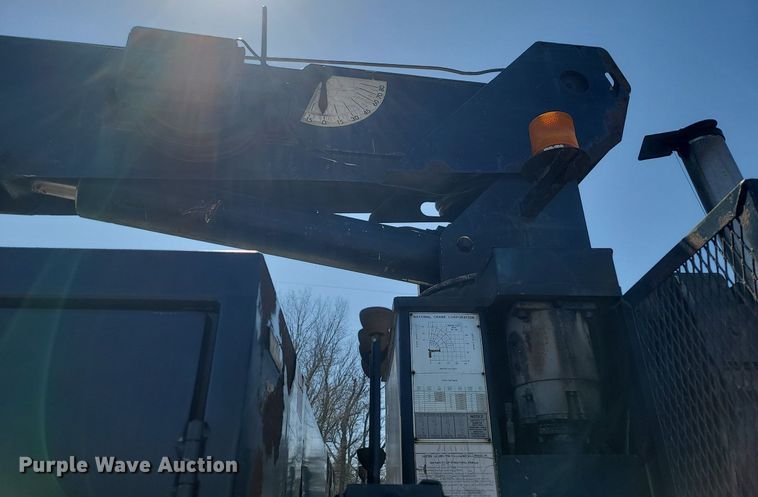 image for item MB9886 1990 GMC TopKick C6000  crane truck