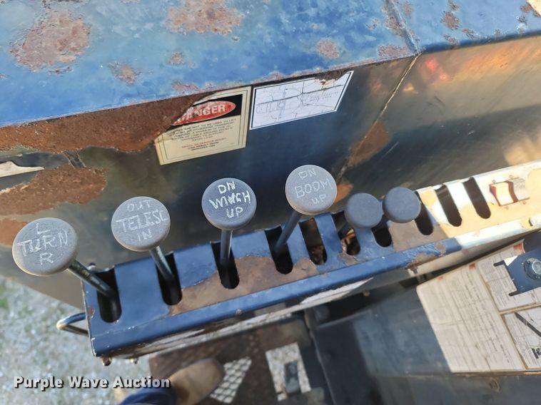 image for item MB9886 1990 GMC TopKick C6000  crane truck