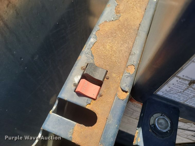 image for item MB9886 1990 GMC TopKick C6000  crane truck