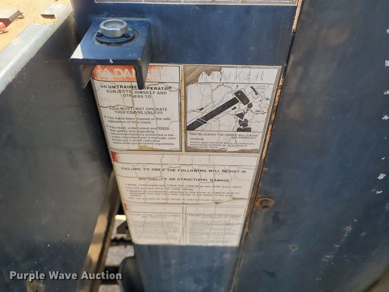 image for item MB9886 1990 GMC TopKick C6000  crane truck