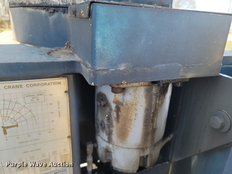 image for item MB9886 1990 GMC TopKick C6000  crane truck