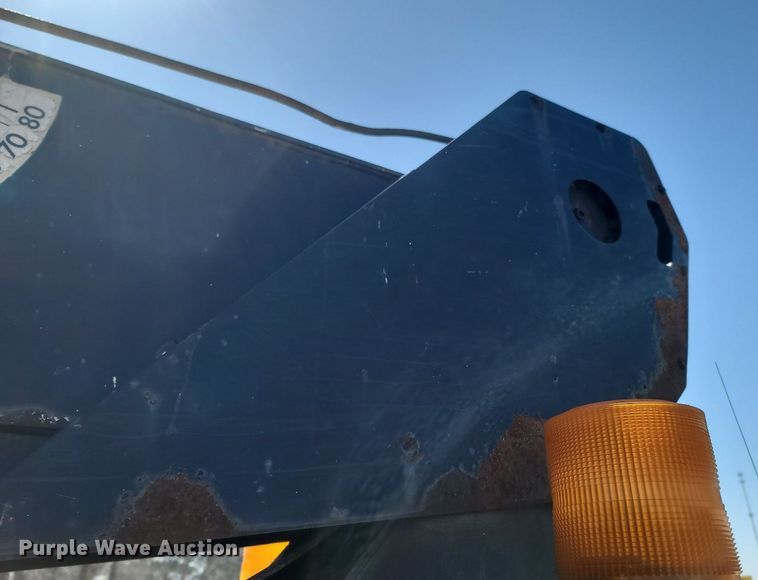 image for item MB9886 1990 GMC TopKick C6000  crane truck