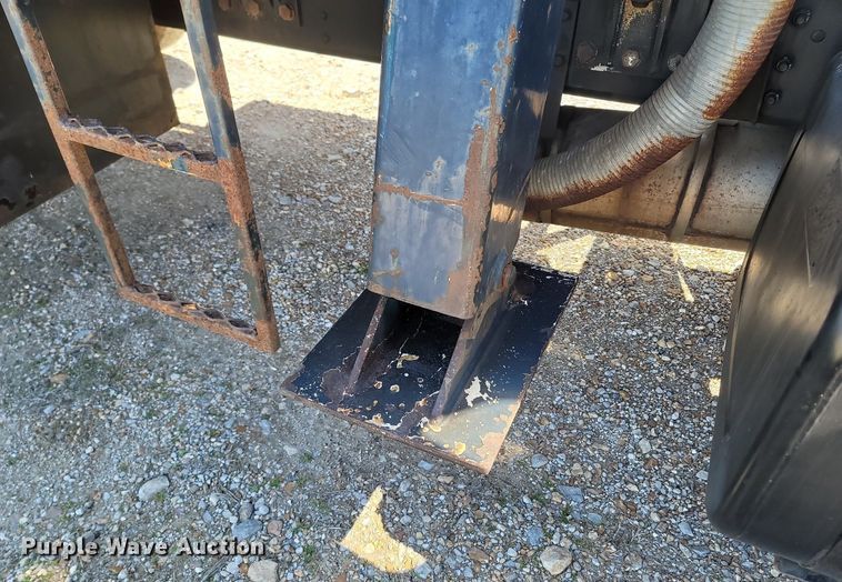 image for item MB9886 1990 GMC TopKick C6000  crane truck