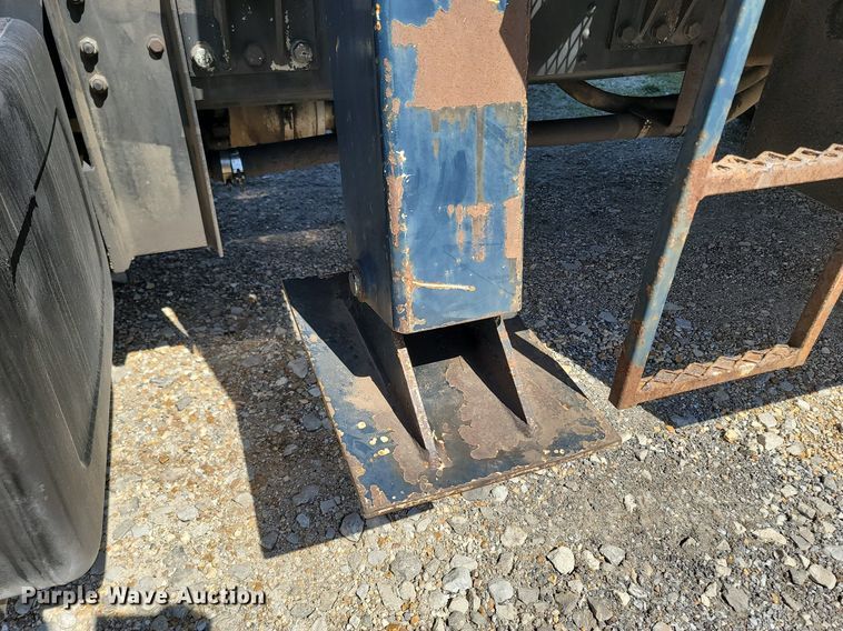 image for item MB9886 1990 GMC TopKick C6000  crane truck