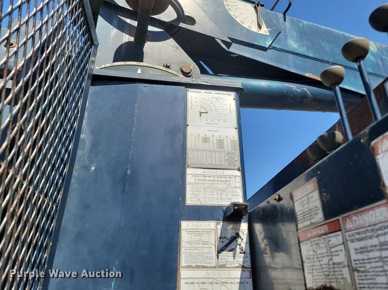 image for item MB9886 1990 GMC TopKick C6000  crane truck