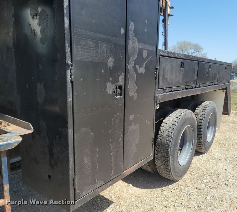 image for item MB9886 1990 GMC TopKick C6000  crane truck