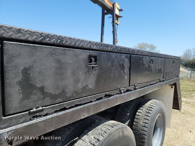 image for item MB9886 1990 GMC TopKick C6000  crane truck