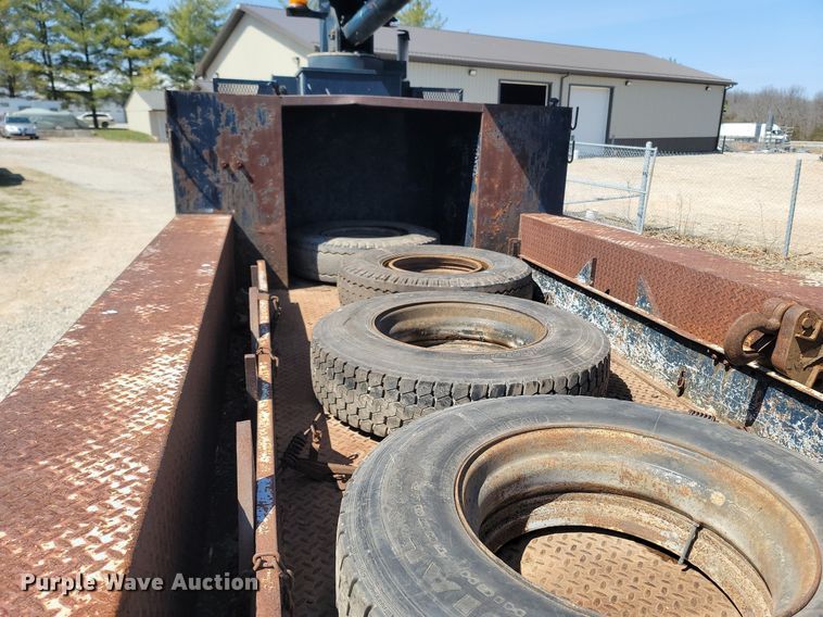 image for item MB9886 1990 GMC TopKick C6000  crane truck