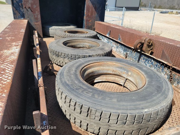 image for item MB9886 1990 GMC TopKick C6000  crane truck