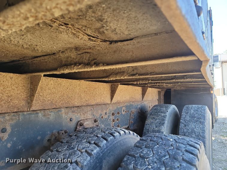 image for item MB9886 1990 GMC TopKick C6000  crane truck