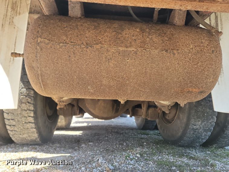 image for item MB9886 1990 GMC TopKick C6000  crane truck