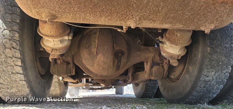 image for item MB9886 1990 GMC TopKick C6000  crane truck