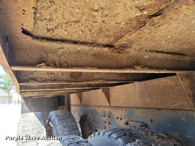 image for item MB9886 1990 GMC TopKick C6000  crane truck