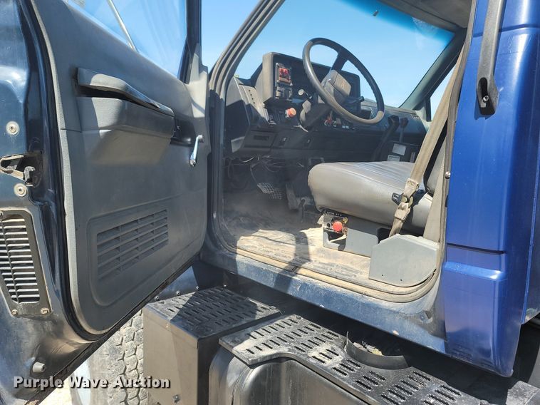 image for item MB9886 1990 GMC TopKick C6000  crane truck