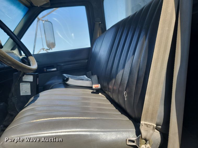 image for item MB9886 1990 GMC TopKick C6000  crane truck