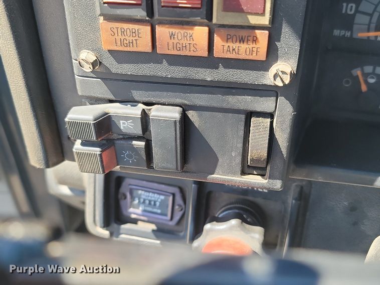 image for item MB9886 1990 GMC TopKick C6000  crane truck