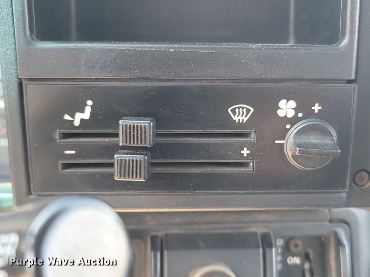 image for item MB9886 1990 GMC TopKick C6000  crane truck