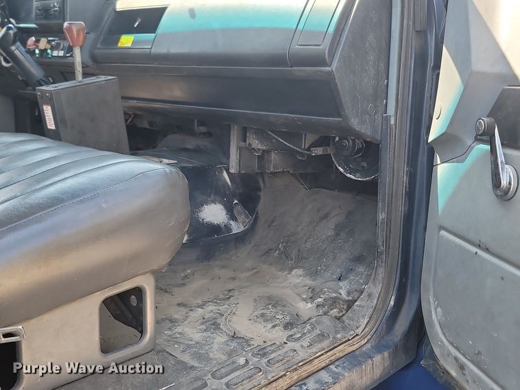 image for item MB9886 1990 GMC TopKick C6000  crane truck