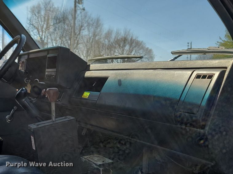 image for item MB9886 1990 GMC TopKick C6000  crane truck