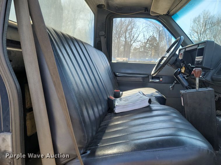 image for item MB9886 1990 GMC TopKick C6000  crane truck