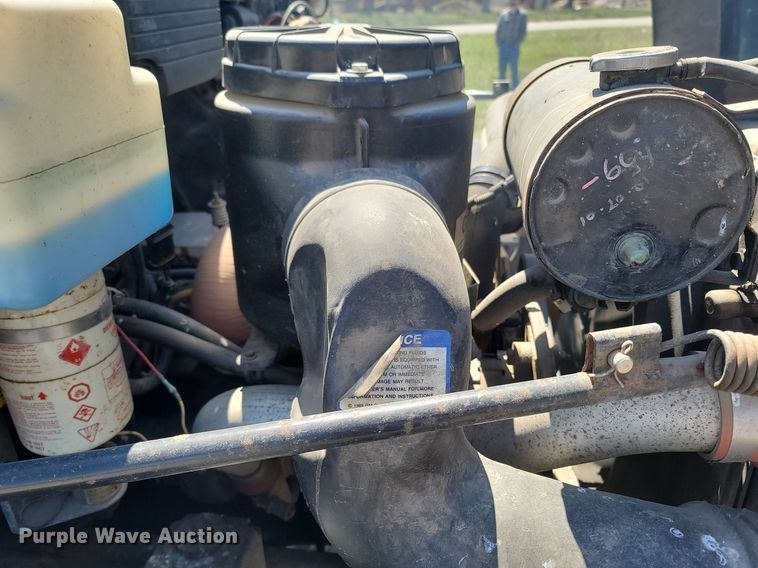 image for item MB9886 1990 GMC TopKick C6000  crane truck