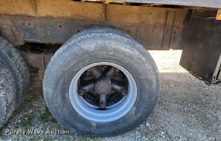 image for item MB9886 1990 GMC TopKick C6000  crane truck