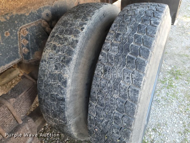 image for item MB9886 1990 GMC TopKick C6000  crane truck