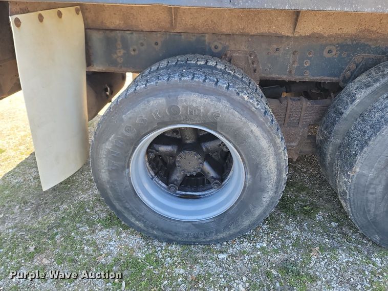 image for item MB9886 1990 GMC TopKick C6000  crane truck