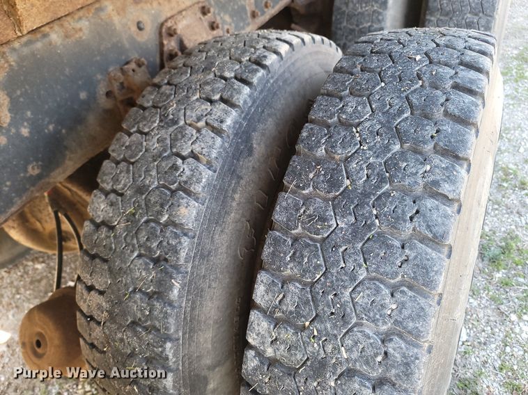 image for item MB9886 1990 GMC TopKick C6000  crane truck