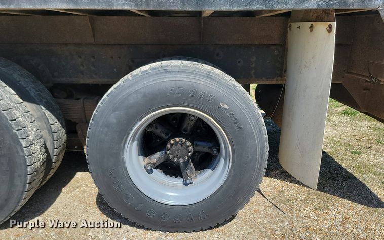 image for item MB9886 1990 GMC TopKick C6000  crane truck