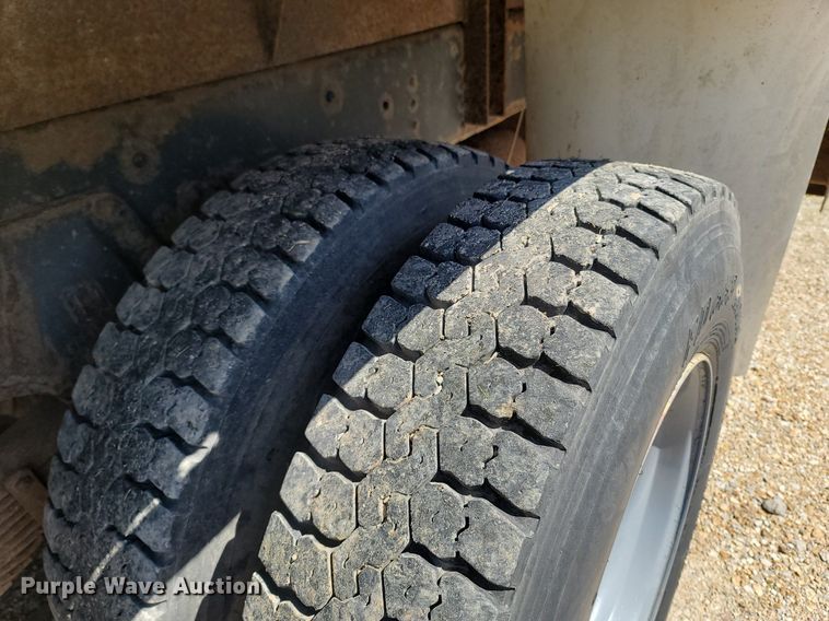 image for item MB9886 1990 GMC TopKick C6000  crane truck