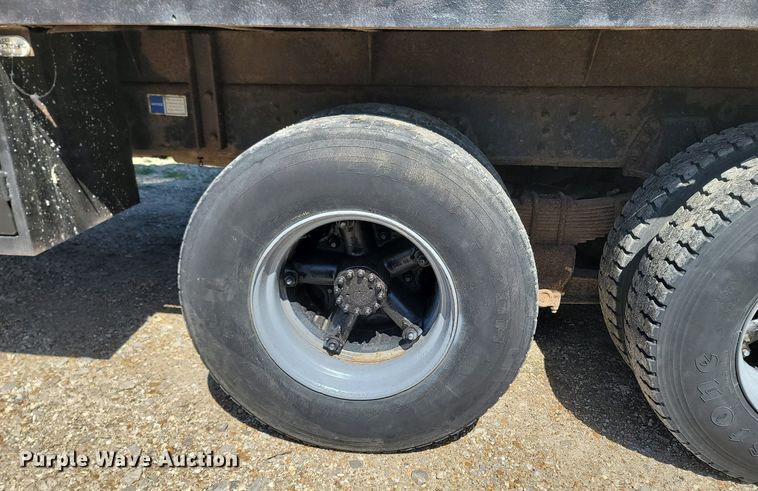 image for item MB9886 1990 GMC TopKick C6000  crane truck