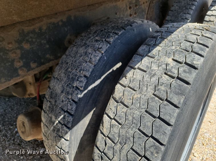 image for item MB9886 1990 GMC TopKick C6000  crane truck