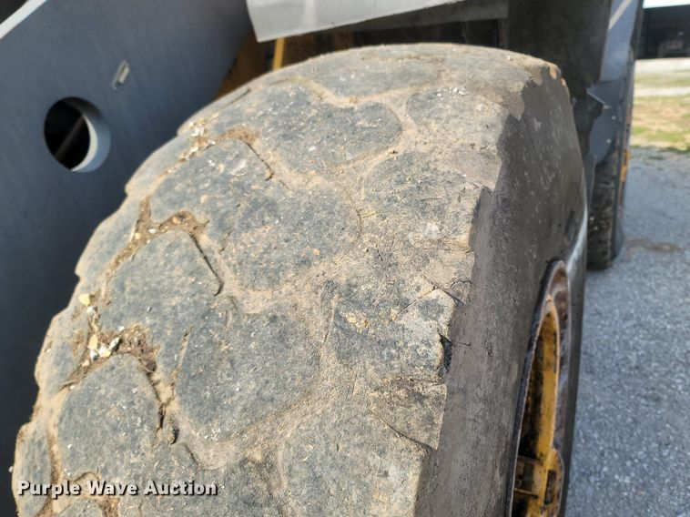 image for item MB9889 2008 Volvo L120F  wheel loader