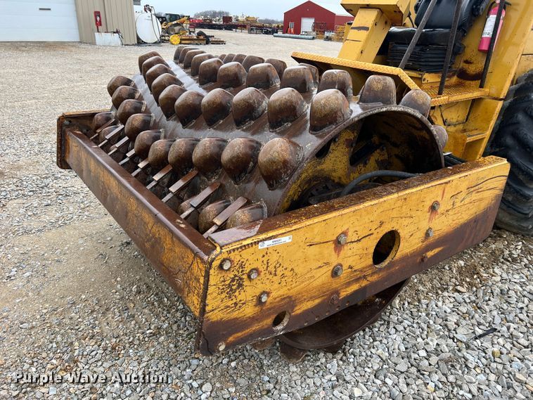 image for item MM9281 1995 Caterpillar CP563C  single drum vibratory roller