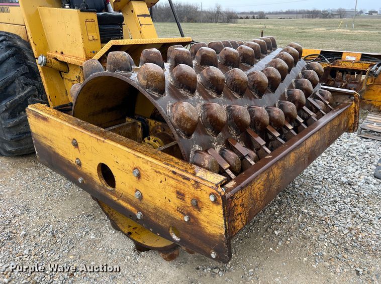 image for item MM9281 1995 Caterpillar CP563C  single drum vibratory roller