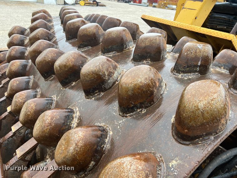 image for item MM9281 1995 Caterpillar CP563C  single drum vibratory roller