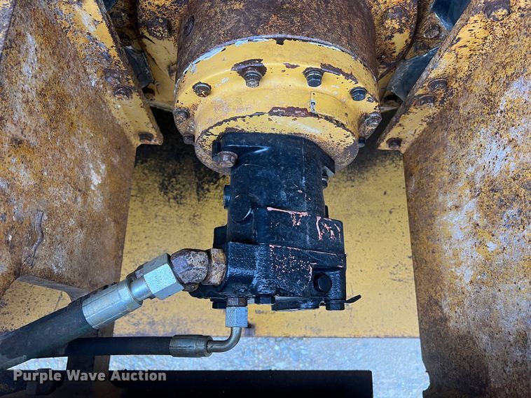 image for item MM9281 1995 Caterpillar CP563C  single drum vibratory roller