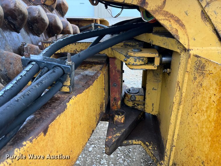 image for item MM9281 1995 Caterpillar CP563C  single drum vibratory roller