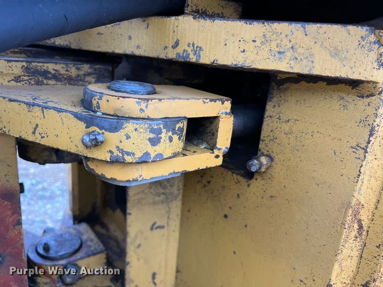 image for item MM9281 1995 Caterpillar CP563C  single drum vibratory roller