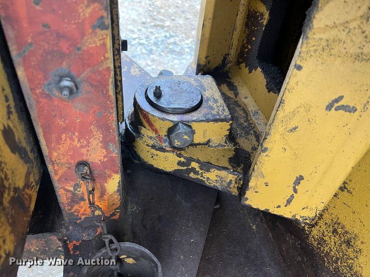 image for item MM9281 1995 Caterpillar CP563C  single drum vibratory roller