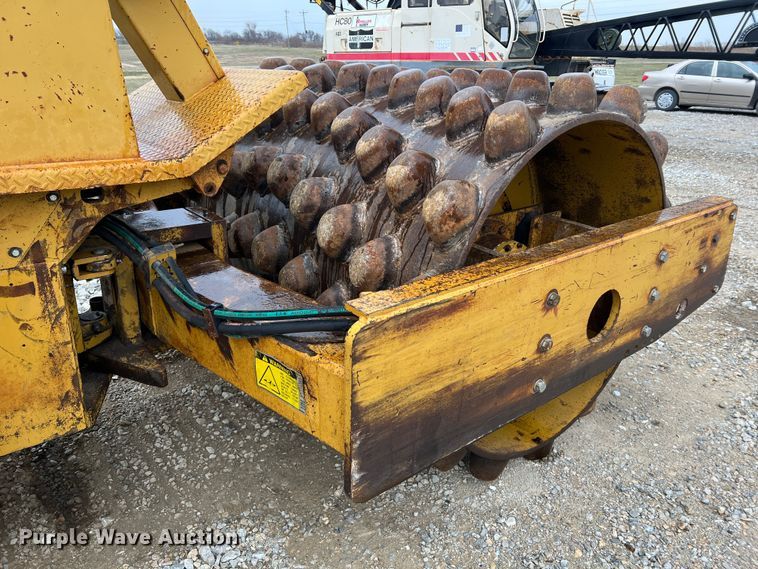 image for item MM9281 1995 Caterpillar CP563C  single drum vibratory roller