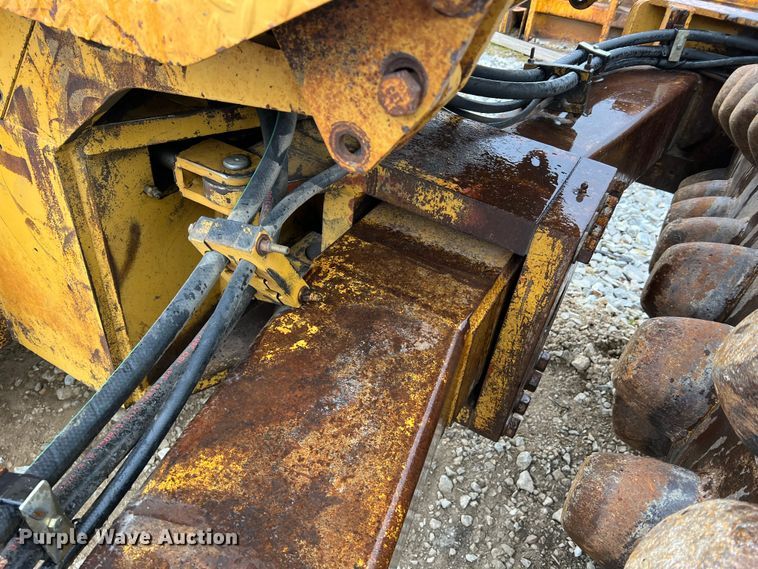 image for item MM9281 1995 Caterpillar CP563C  single drum vibratory roller